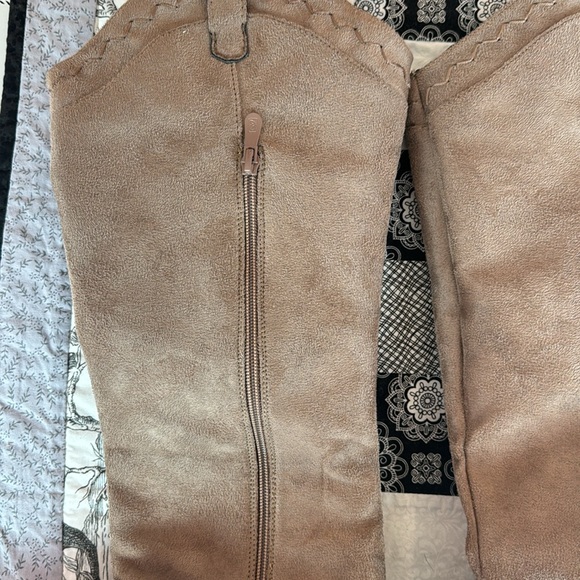 Brand new. Tried on but lived in the closet.Faux suede cowgirl boots Tan size 11 - Picture 7 of 9